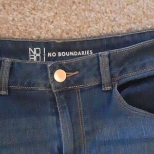 No Boundaries Junior's Blue Jeans